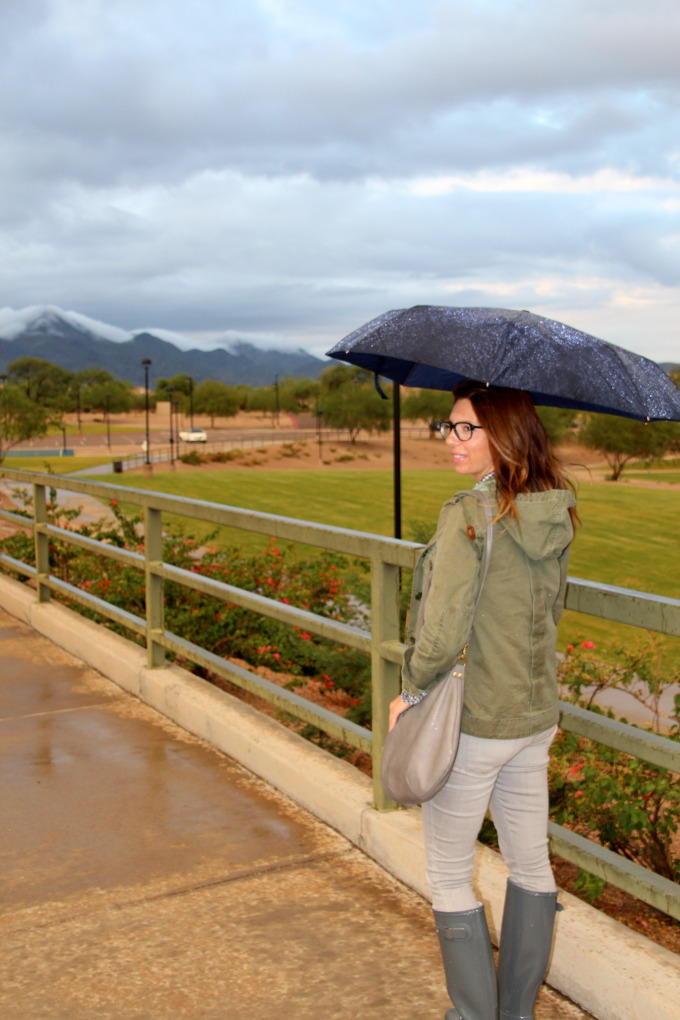 rainy afternoon in Scottsdale wearing grey Hunter boots
