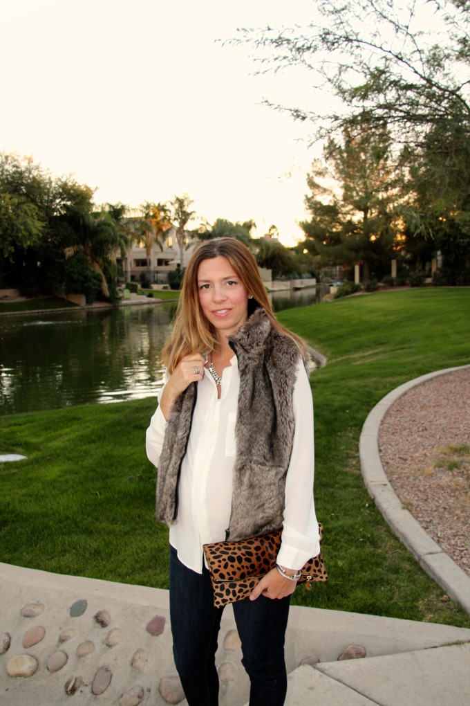 Casual and chic outfit with leopard and faux fur