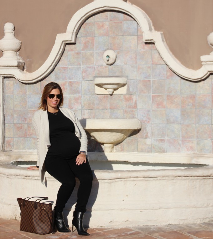 layers of black and an ivory sweater to dress my pregnant bump