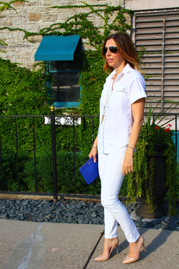 white on white | white skinny jeans, white shirt and nude pumps